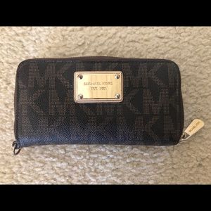Michael Kors Brown signature Jet Set Zip Wallet